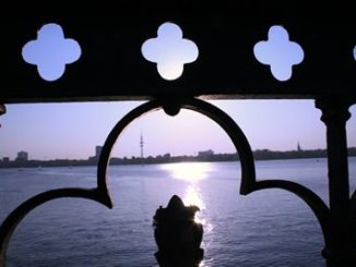 Licht verdrängt Schatten