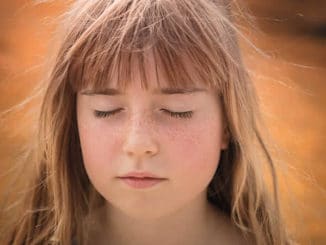 Meadchen-Haare-Wind-Augen-person