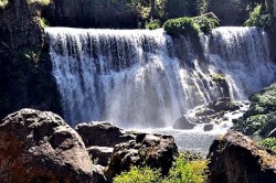 Mt Shasta 400 Der Mittlere Wasserfall des Mc Cloud River