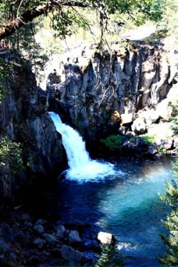 Mount Shasta kleiner Wasserfall