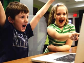Kinder mit Begeisterung
