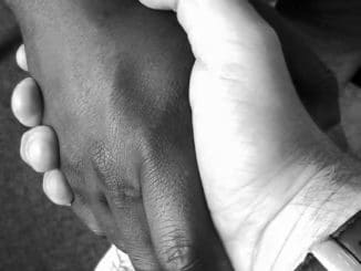 Flüchtlinge und Händedruck