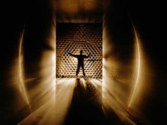 Mensch im Lichttunnel