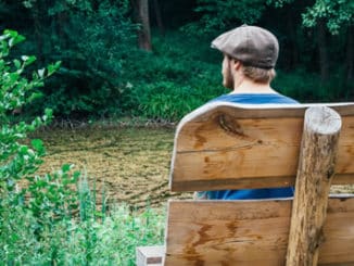 Mann-Bank-Trauer-bench