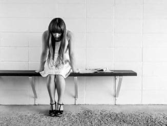 traurig-maedchen-frau-worried-girl