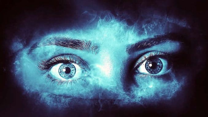 Frau-Augen-Angst-woman