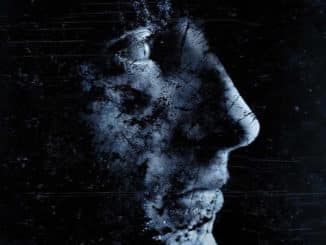 mann-gesicht-zerkratzt-man