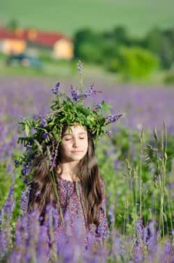 Heilkräuter maedchen kraeuter haaere portrait