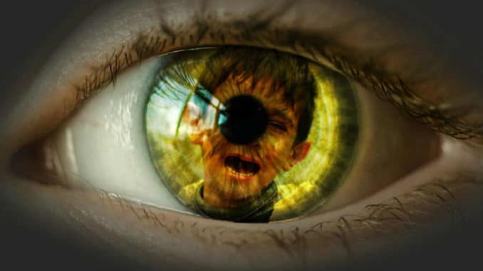 auge-spiegelung-weinendes-Kind-child