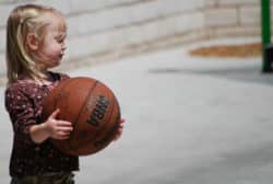 Wie wertvoll sind Niederlagen im Leben trauriges maedchen Niederlagen im Leben ball girl
