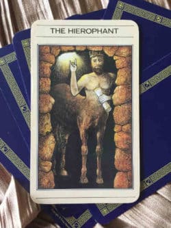 Bedeutung und Arbeiten mit den Tarotkarten tarot hierophant