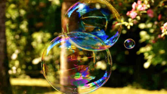 hypersensibilitaet-empfindlich-sensibel-bunte-seifenlasen-soap-bubble