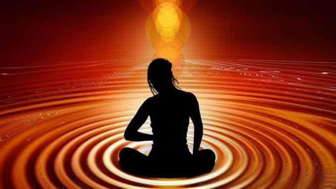 meditierende Frau im Licht be-receptive