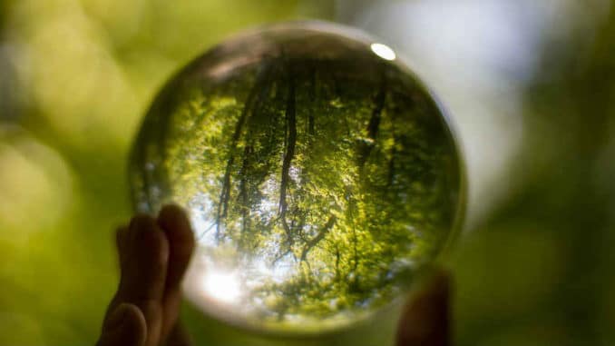 mutter-kristall-crystal-ball