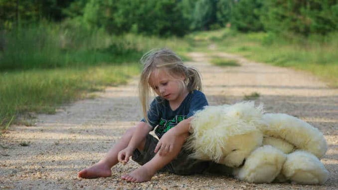 zeit-fuer-achtsamkeit-welt-der-kinder-girl