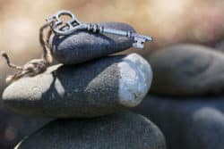 schluessel-steine-spirituelle Geschichte-spirit-online-stones