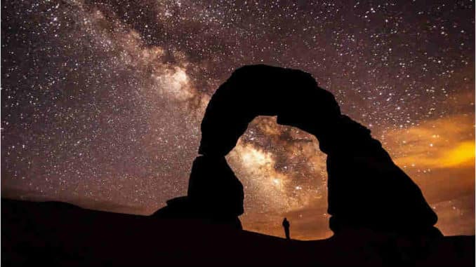 bogen-nacht-sterne-sternenstaub-spirituelle-geschichte-delicate-arch