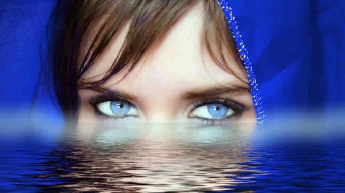 frau-augen-meer-Vertiefungsseminar-Seele lauschen-woman