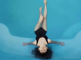 Durch die Augen der Seele geblickt-frau-wasser-wunder-physischer-koerper-woman