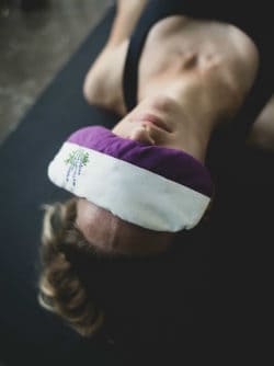 yoga-tanja-sirbu-anton-shuvalov-iujTTz6_gEM-unsplash-kl