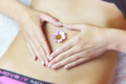 Selbstheilungssystem-Was-dir-dein-Koerper-sagen-will-stefanie-menzel-belly