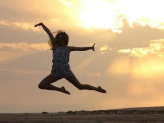 gefuehle-frau-luftsprung-cape-verde