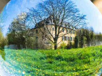 besitz-eigentum-schloss-werte-glass-ball