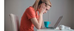 studium-frau-laptop-kaffee-pexels