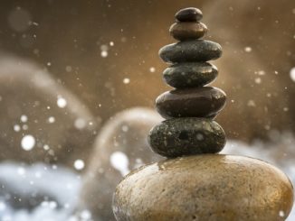 steine-wasser-krise-balance