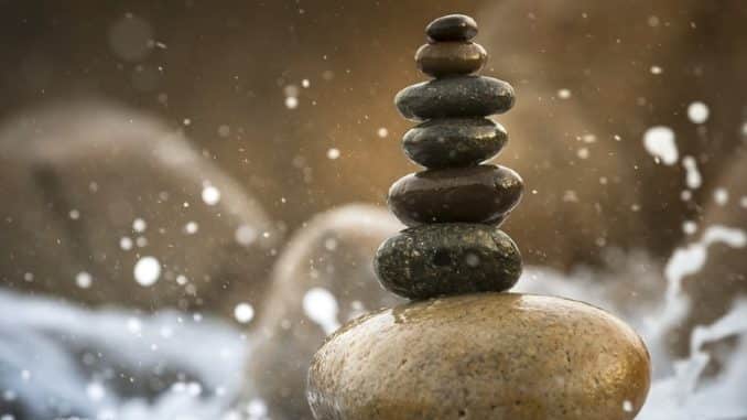 steine-wasser-krise-balance