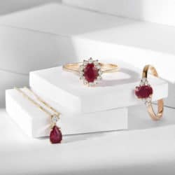 Rubin Ringe und Kette