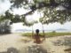 frau-schaukel-strand-paradies-topical-beach
