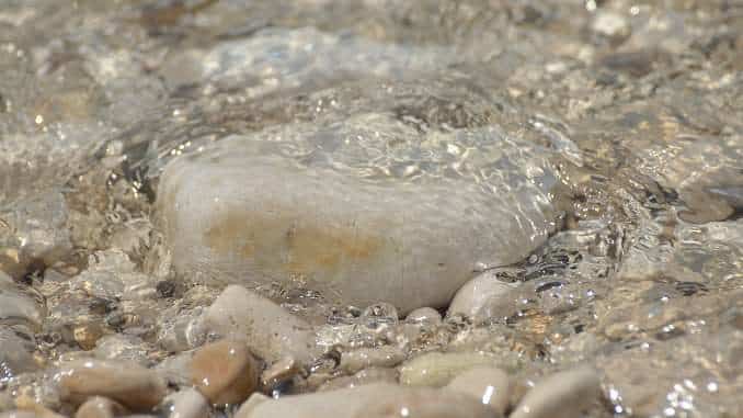 wasser steine fluss mindfulness