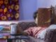 lockdown-light-mann-sofa-buch-stay-at-home