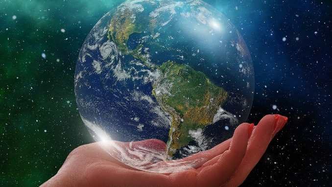 weltkugel-hand-globe