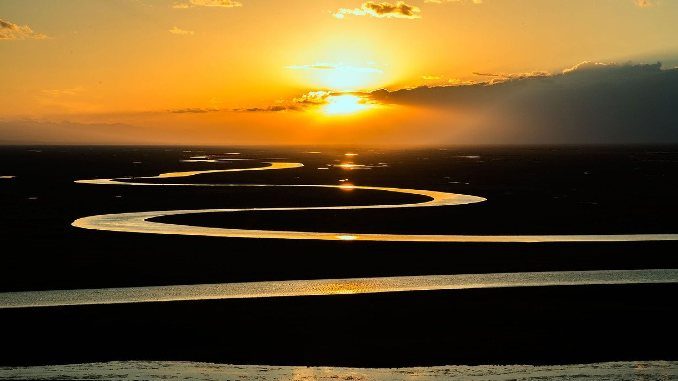 endspurt-fluss-abendsonne-prairie