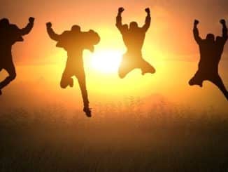 gluecklich-mann-sonne-man