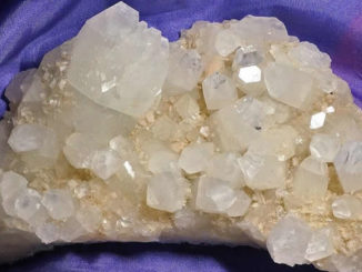 Apophyllit-apophyllite-with-stilbite