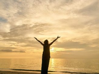 innerer-Frieden-frau-meer-sunset