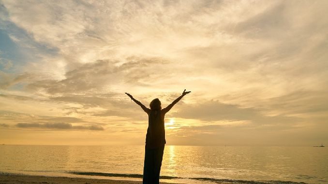 innerer-Frieden-frau-meer-sunset