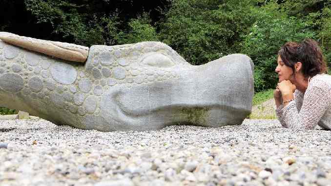 stein-drache-frau-dragon