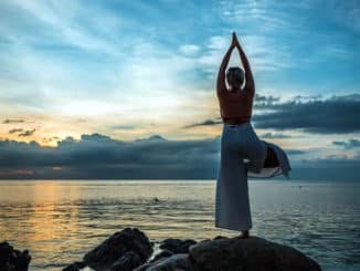 yoga-felsen-sonnenuntergang