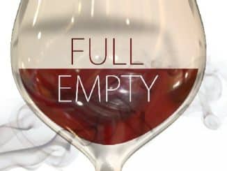 halb gefuelltes glass