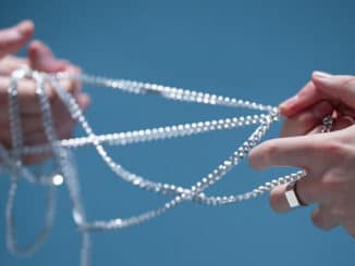 verbunden kette haende pexels cottonbro