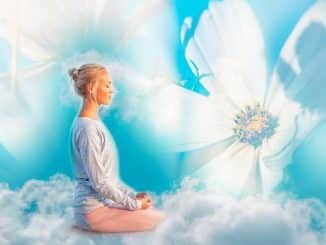 frau himmel blumen meditation