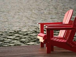 stuehle steg wasser cottage