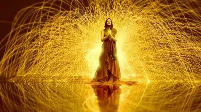 frau licht energie woman