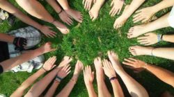 Verabschieden und Begrüßen menschen fuesse team