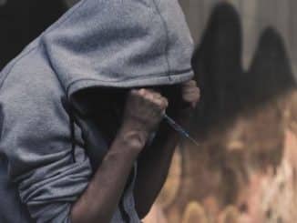 mann selbstzerstoerung addict