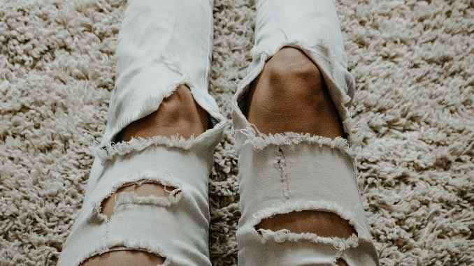 beine hose zerissen legs